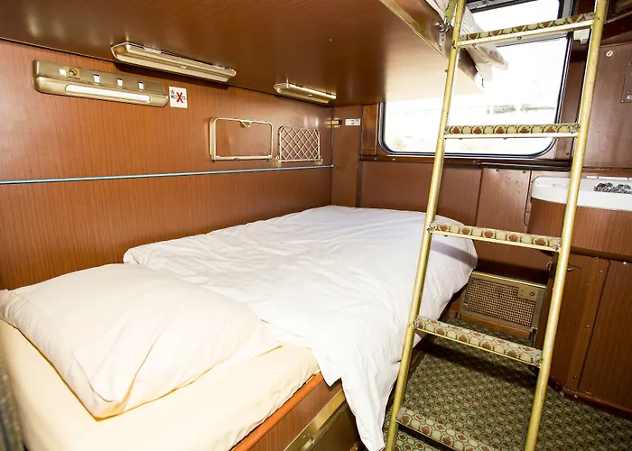 Train LodgeHostel Amsterdam